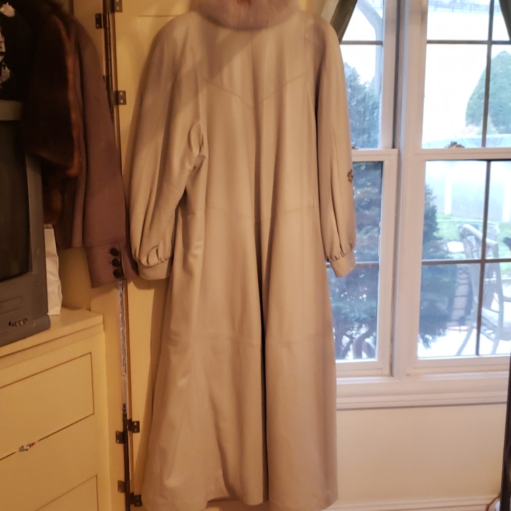 Coat - Picture 5 of 5